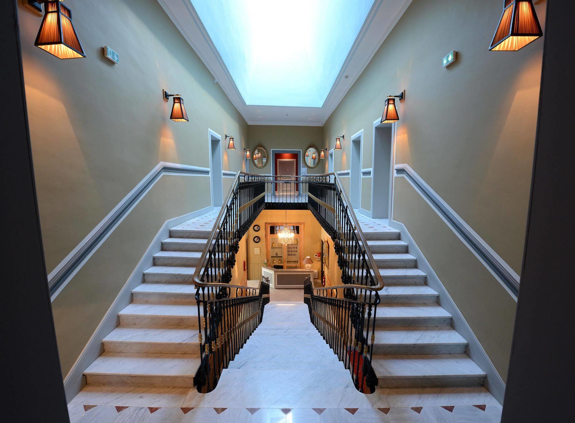 Grand Hotel Henri - Teritoria Л'Іль-сюр-ла-Сорг Екстер'єр фото